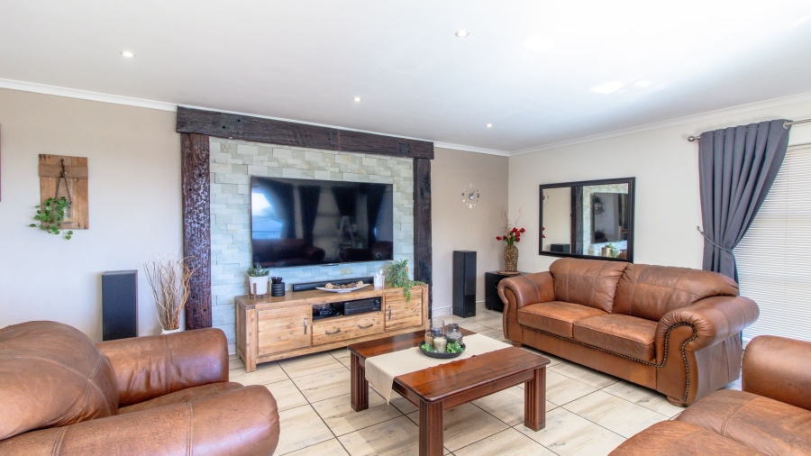 4 Bedroom Property for Sale in Middedorp Western Cape